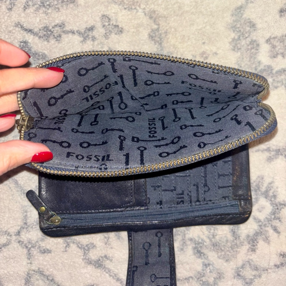 Vintage Fossil Womens Embroidered Leather Bi-Fold Wallet With Zipper. - Picture 6 of 8